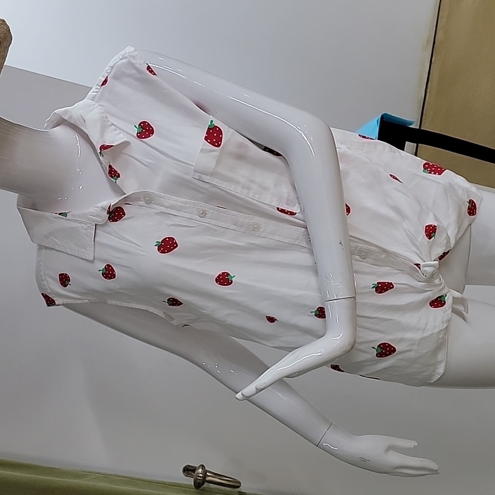 SO Good For Life Strawberry Sleeveless Button Down Blouse Size XL
